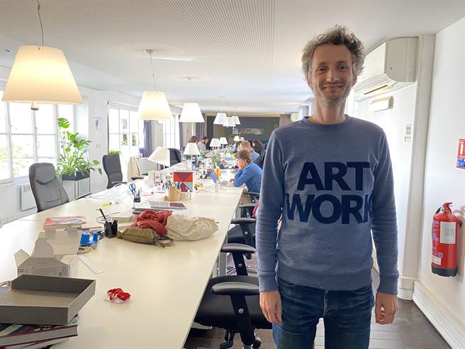 金钱男孩法国制作人保拉耶（Guillaume de la Boulaye）。 (图/中央社) 