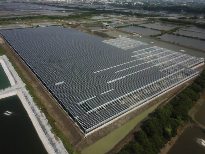 高雄市永安区渔电共生案场。（高雄市海洋局提供／林瑞益高雄传真）