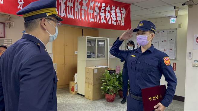 新北市中和警分局举行所长、交通分队长布达典礼。（中和警分局提供）