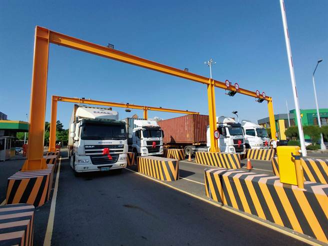 货柜集散站启用后，安平商港也升级为货柜港。（洪荣志摄）