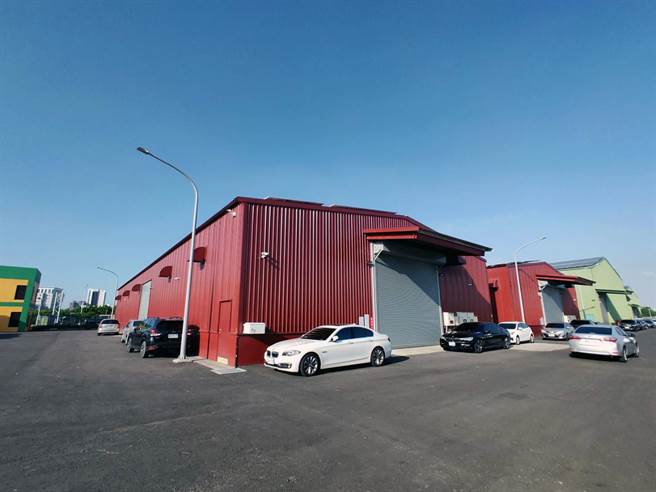 安平商港首座货柜集散站内的高规格危险品仓库。（洪荣志摄）