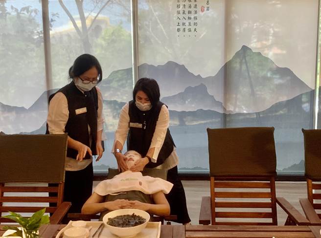 名间乡松柏岭茶文化主题馆，提供茶面膜等六觉体验。（廖志晃摄）