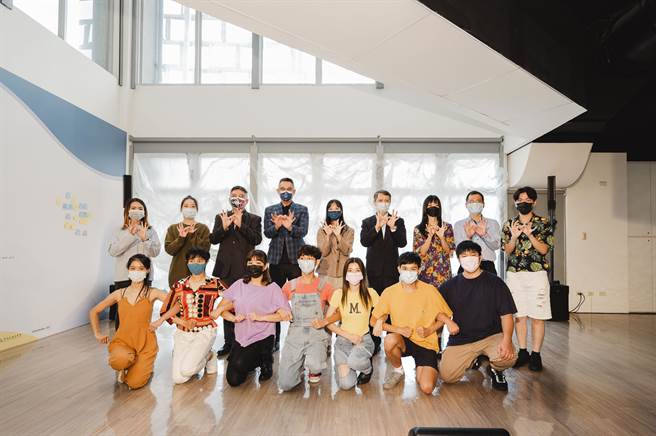 「我们在安静中跳舞-听障表演艺术文件展」今起在府中15展出。（新北市劳工局提供）