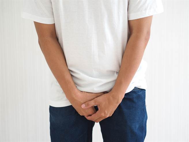 泌尿科医师陈钰昕指出，睪丸癌早期唯一可以自我察觉的临床病徵为「无痛性的睪丸肿块」。(示意图/达志影像)