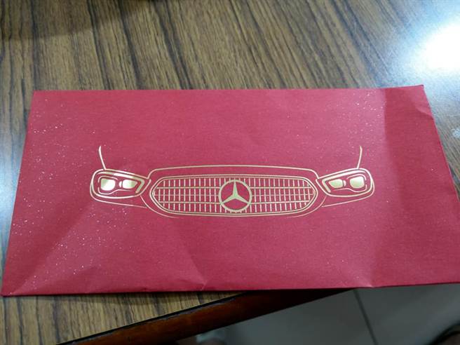 网友PO出车主在他家信箱留下的红包。(图/截自脸书爆废公社)