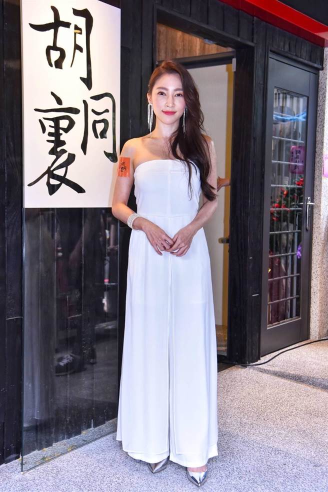 张家玮出席烧肉名店开幕。（凤凰艺能提供）