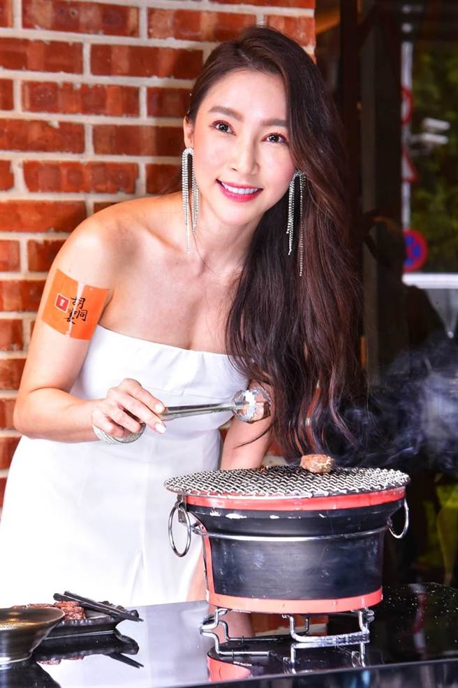 张家玮出席烧肉名店开幕。（凤凰艺能提供）
