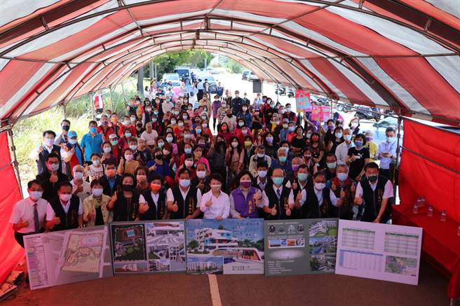 副议长顏莉敏为学区内学龄儿童争取新建国小，25日邀台中市长卢秀燕现地会勘后增校定案。（顏莉敏服务处提供／陈淑娥台中传真）