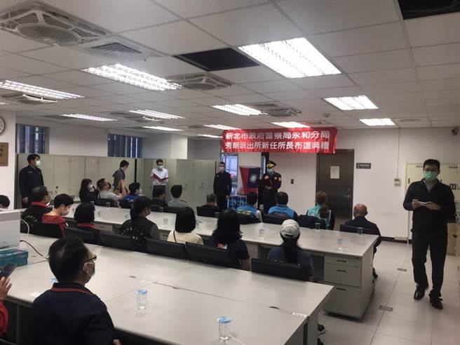 新北市永和警分局于今（25）日下午14时起，分别到中正桥、新生、秀朗等派出所驻地办理新任所长布达仪式。（永和警分局提供）