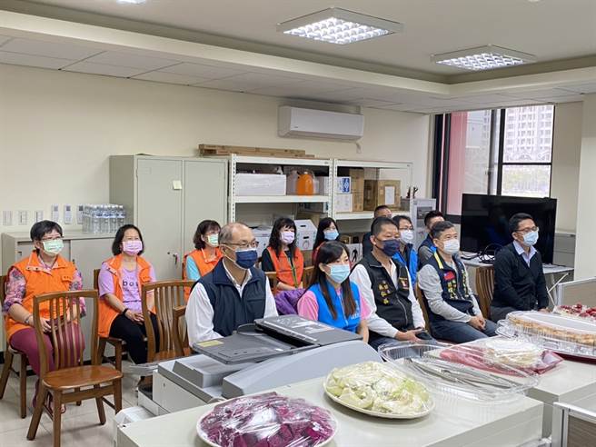 林口文林所長布達儀程簡單隆重，地方仕紳踴躍到場觀禮力挺。(宋原彰翻攝)