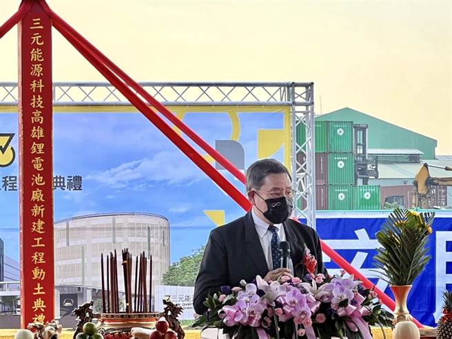 对于政府将课徵碳费，台泥董事长张安平表达反对一刀切的齐头课徵制度，认为碳交易制度的减碳效益比较好。(图／王玉树摄)