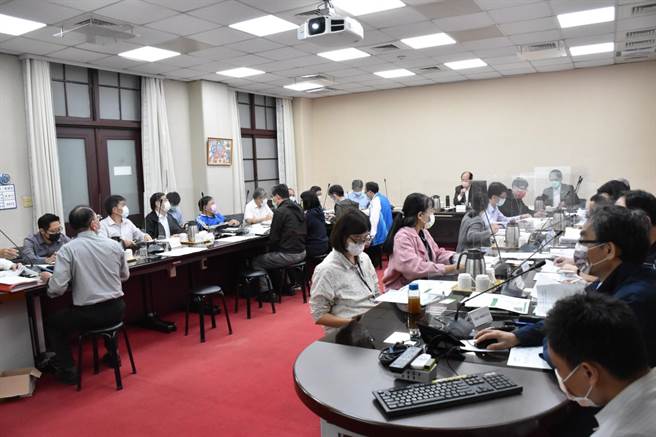 立委江永昌要求行政院協助解決新北市中和交通問題，由政務委員吳澤成親自召開「研商新北市中和區整體交通建設規畫」會議，會中討論3大議題。（江永昌服務處提供）