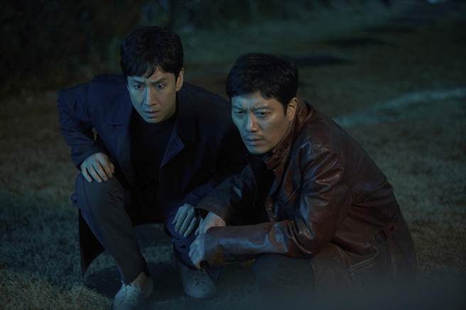 《以吾之名》朴喜洵（右）也在《Dr. Brain》中尬一角。（Apple TV＋提供）