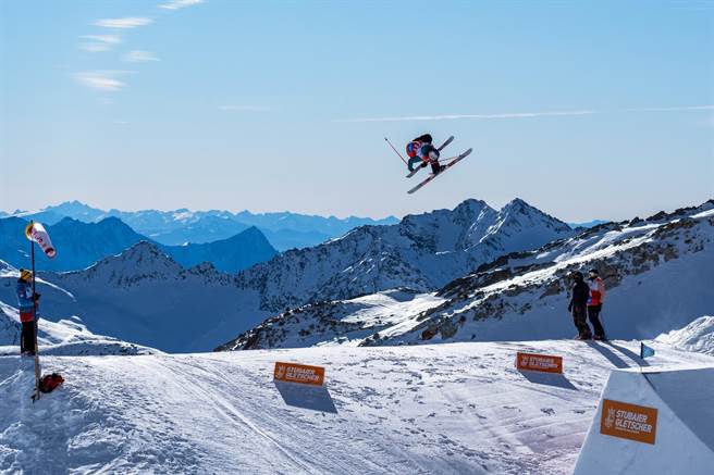 北京2022年冬奥会和冬残奥会防疫手册今天发布，规范比赛举办期间，与会人员採「闭环管理」。图为冬奥测试赛。（新华社）