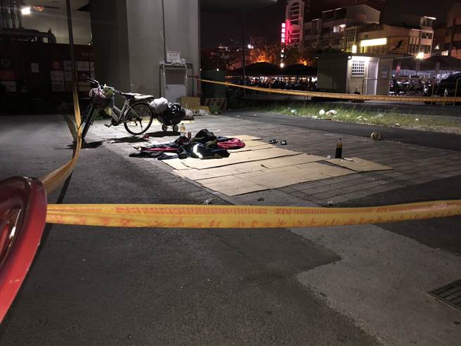 屏东市今（25）晚传出街头杀人案,1名男子手持木棍与石头行凶造成1死1重伤。（民眾提供）