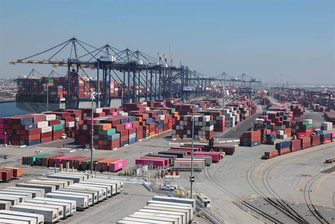 美国港口堵塞持续恶化，拜登祭港口令也难救，物流业者见现场惨状更绝望。（示意图／达志影像)