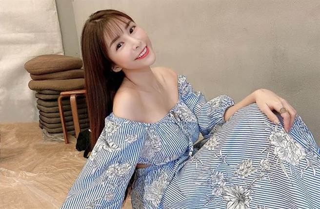 国光女神成就解锁放送谜之角度 泳衣挖缝南半球溢出来了