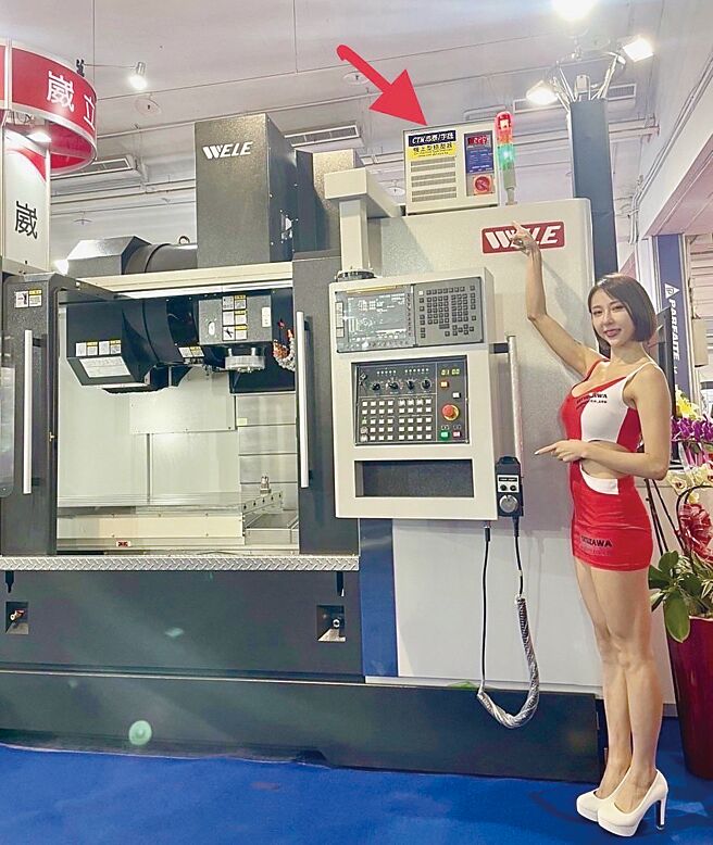 志泰公司全铜线「机上型」稳压器参展时可直接放在机械外壳上，节省空间优势瞬间爆点。图／志泰公司提供