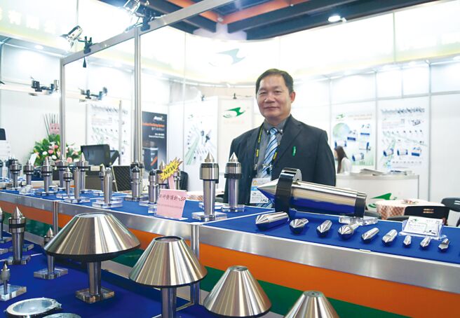 迈向生产力4.0，实践「发展创新、提升效率、保证质量」。图为丽勋企业总经理庄昌勋。图／朱锦霞
