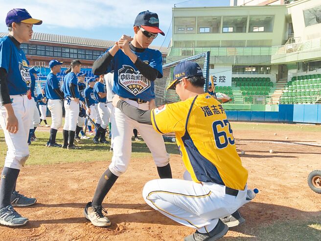 中信银行连续七年冠名赞助中信杯黑豹旗，经英国「国际社会价值协会」认证，每投入1元可产生12.49元社会价值。（中华棒协提供）