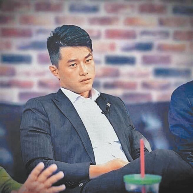 基进党立委陈柏惟成为中华民国第一个被罢免的立法委员，台湾民主化这几十年来，民眾对于国会议员的要求已经越来越高，不用功、不专业的委员老在国会里打高空、卖弄意识形态，迟早会遭到民意的反噬。（图／取自陈柏惟脸书）