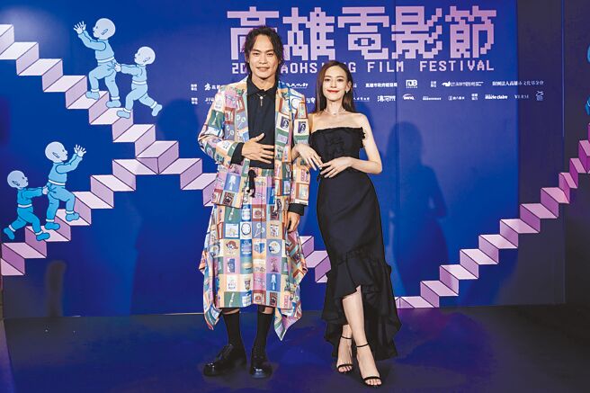 黃鐙輝（左）與姚以緹昨前往高雄主持頒獎典禮前遇地震插曲。（雄影提供）