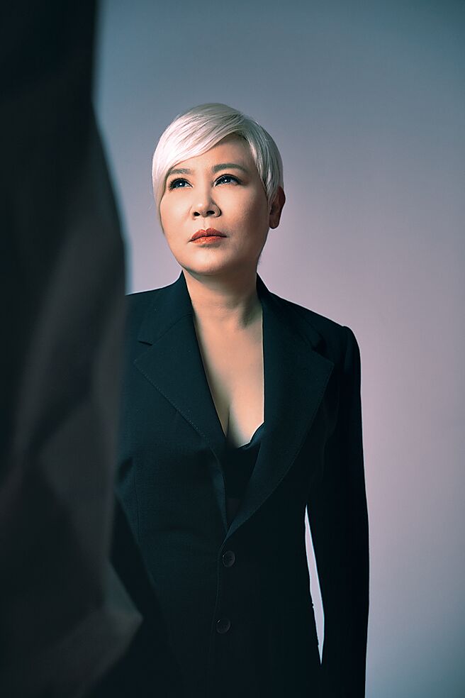 黄小琥暌违6年推出新专辑《存在》。（华纳音乐提供）