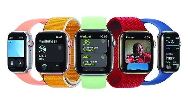 京站推出买Apple Watch Series 7优惠，1万1900元起，11月30日前享指定机款搭配指定方案现折1万2900元、指定款表享8折加价购。（京站提供）