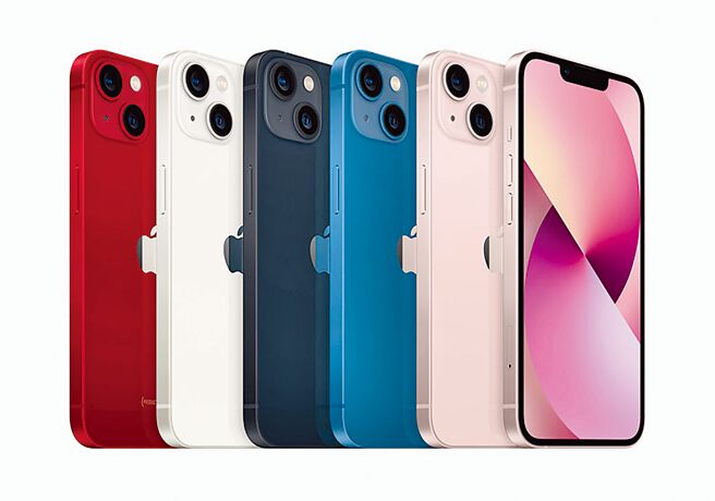 京站推出买iPhone 13加码送500元购物金，2万5900元起，31日前使用纸本或信用卡绑定振兴五倍券，单笔消费满5000元、周周登录抽5000元配件购物金。（京站提供）