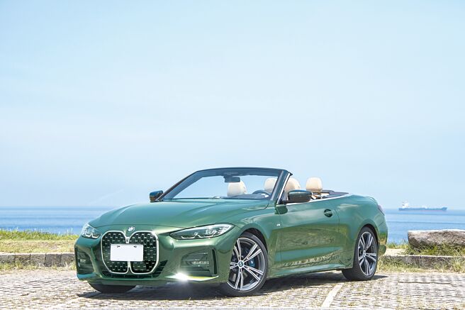 全新BMW 430i M Sport Convertible敞篷跑车，售价315万元，试驾车另选配M款跑车化电子悬吊系统，需加价3.8万元。（陈大任摄）