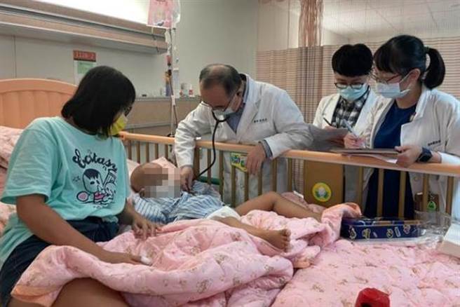 罹患恶性血癌的3岁朱小弟，经高强度化疗，效果不如预期。（中山附医提供／冯惠宜台中传真）