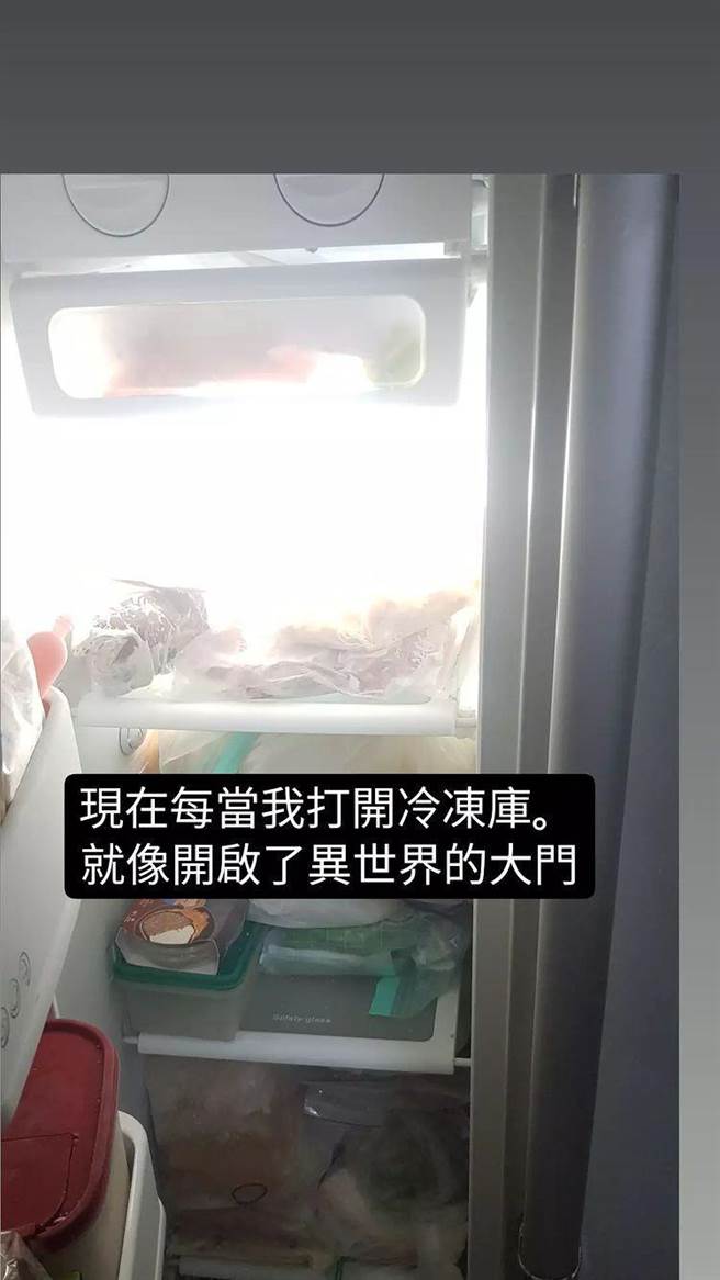 一名网友DIY换冰箱灯泡，结果却意外开启「异世界之门」，引起网友讨论。（图／翻摄自PTT）