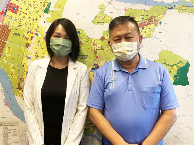 民进党台中市党部主委李天生（右）26日说，民进党将与基进党合作由党中央徵召人选。（陈世宗摄）