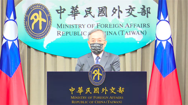 外交部国际合作及经济事务司副司长邱陈煜。（取自外交部直播）