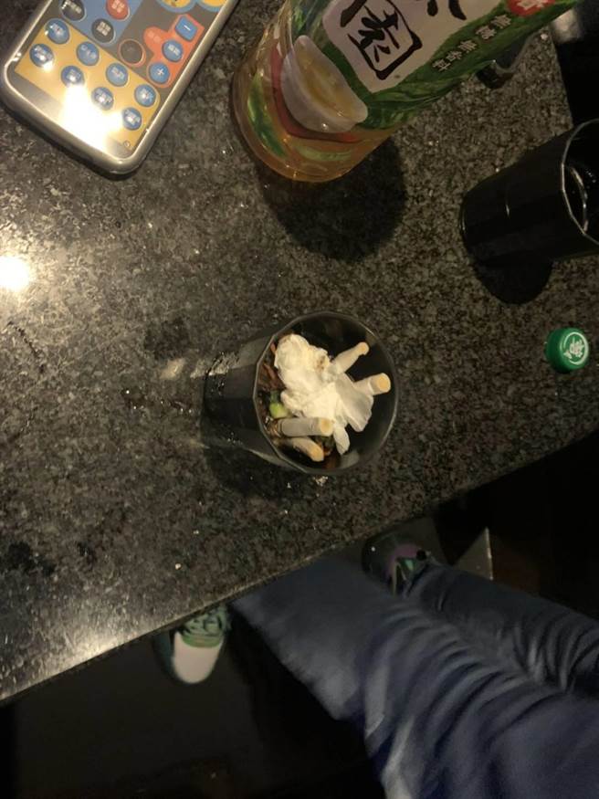 KTV歡唱茶瓶換啤酒，綠茶冒泡露陷，全被依違反防疫規定送裁處。(翻攝照片／蔡依珍桃園傳真)