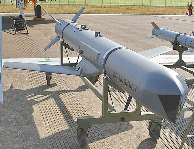美国售台的AGM-84H SLAM-ER增程型距外陆攻飞弹。（摘自网路）