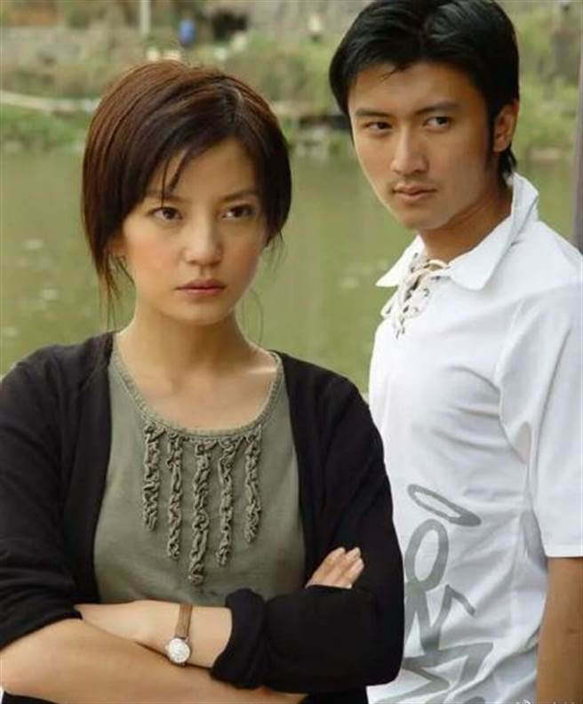 谢霆锋和赵薇因演戏相识。(图/翻摄自微博)