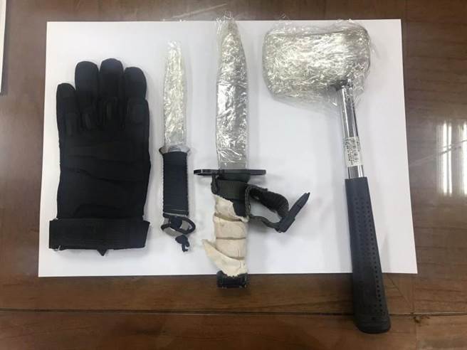 今年36岁的廖男专挑高檔车下手，被砸的车辆不是奥迪、就是宾士、BMW等名车，以斧头砸破挡风玻璃，还会攻击引擎盖，拿刀狂刺车辆轮胎。（本报资料照片）