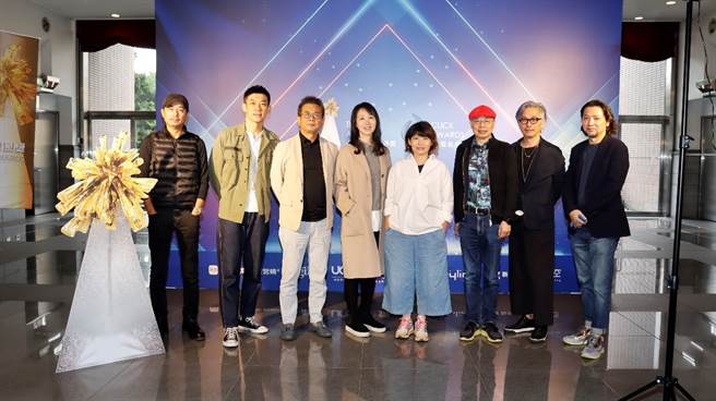 第44届时报金像奖全球总决审评审, 台湾评委共同合影。(时报奖执委会提供)