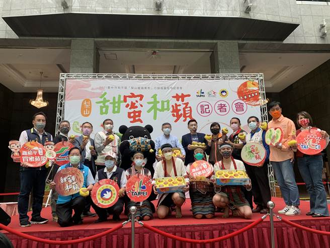 臺中市和平区公所至臺北市政府共同行销，将梨山蜜苹果之优质农特产、美景、美食及泰雅族原住民文化，让国人认识蜜苹果的故乡梨山。(戴志扬翻摄)