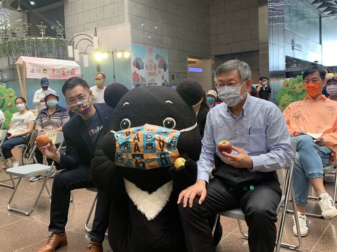 臺中市和平区公所至臺北市政府共同行销，将梨山蜜苹果之优质农特产、美景、美食及泰雅族原住民文化，让国人认识蜜苹果的故乡梨山。(戴志扬翻摄)