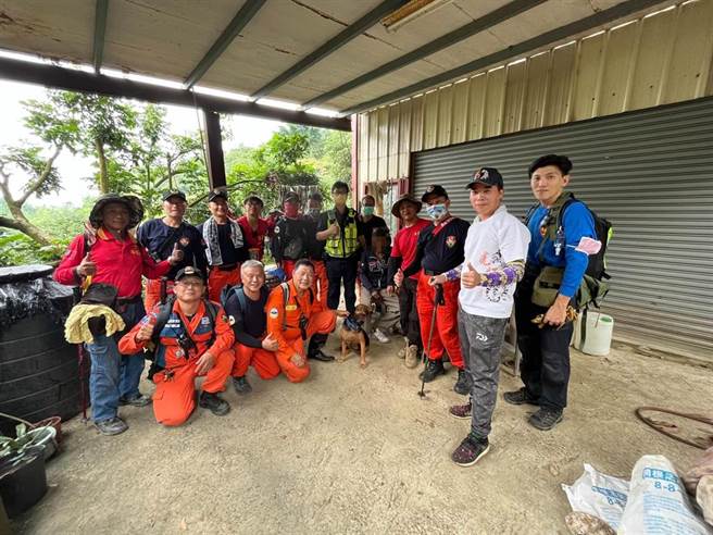 为寻找失联的苏男，太平警分局头汴所通知台湾国际救难协会、虎行、浩霆及山海屯救难协会等人员一同前往搜寻。（台中市太平警分局提供／冯惠宜台中传真）
