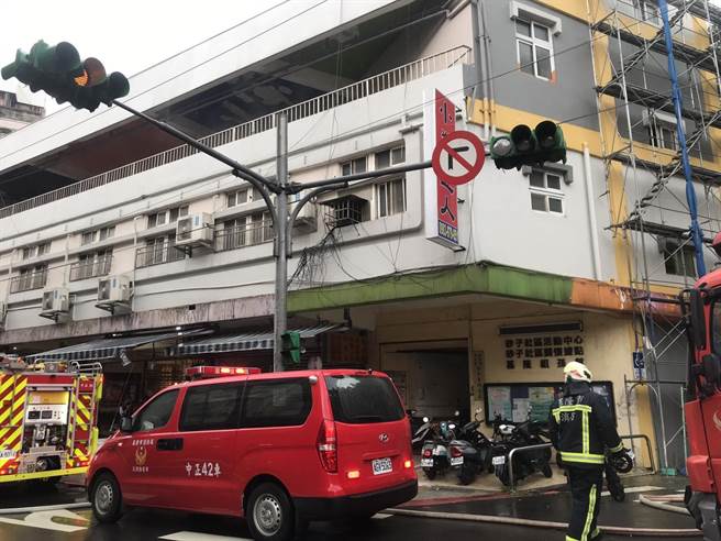 基隆市中正区调和街3号今天上午9点多发生火警。（陈彩玲摄）