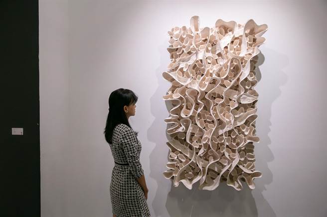 今年的台北艺博会，主办方分析新兴藏家入场成为人潮溢增的重要原因。（ART TAIPEI提供）