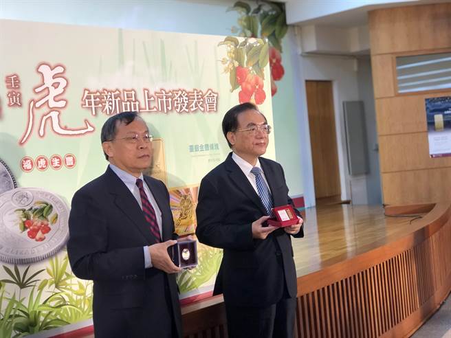 台銀董事長呂桔誠（左）。（圖／吳靜君攝）