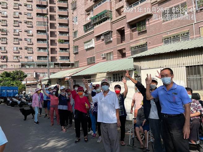 反对凤山国有地设太阳光电，当地民眾今早到场抗议。（李雅静提供）