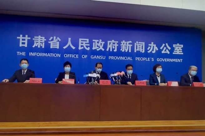 兰州市启动第三轮大规模核酸检测。（中国青年报）