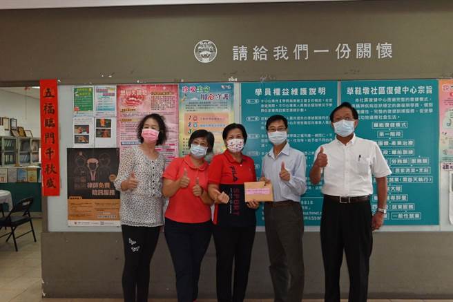 中興員工消費合作社，歲末送暖致贈公益金。（顧士洋提供／廖志晃南投傳真）