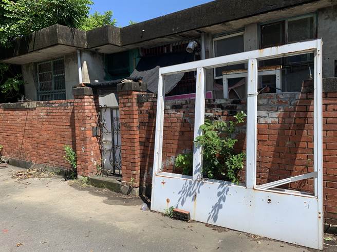 嘉义县水上乡南靖车站旁台铁宿舍群，今年8月台铁欲发包拆除，引发文史团体关注、倡议保存。（吕妍庭摄）