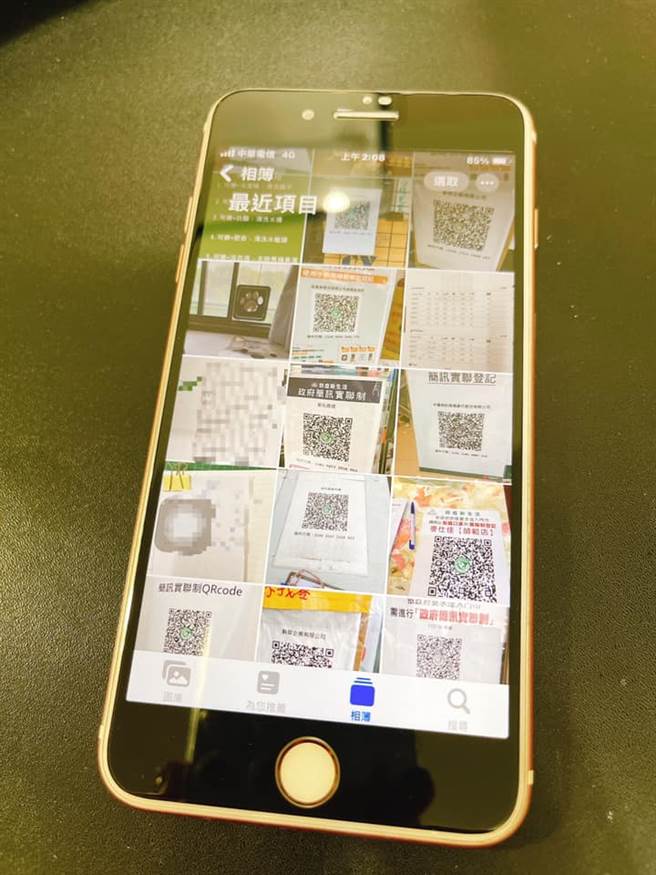 一位网友在检查妈妈手机时，却意外发现，长达一年多的时间内，实联制登记只「做对一半」。(摘自爆废公社)